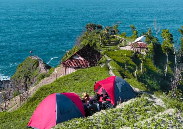 Wisata Alam Jogja: Dari Bukit ke Pantai Eksotis